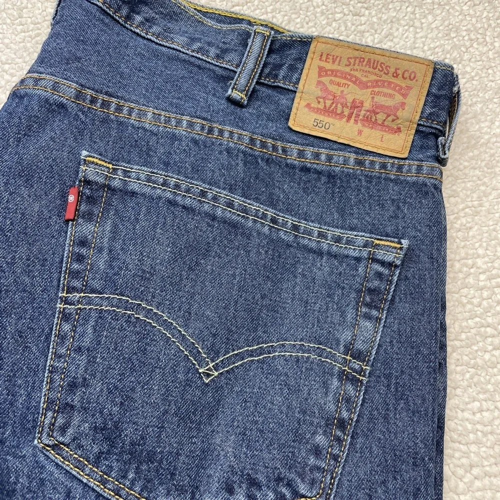 Levi's Jeans Mens 42x30 Blue 550 Relaxed Fit Tapered Leg Denim Pants